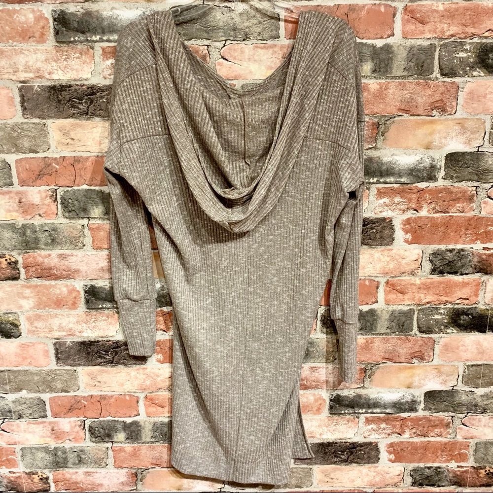 Grey sweater - Picture 2 of 3